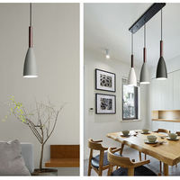 Lustre de restaurant nordique au design le plus populaire Lampes suspendues Personnalisées en fer Îlot de cuisine Lustre moderne Lampes de salle à manger