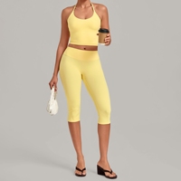 Set Yoga Wanita Bahan Bernapas Ringan Model Halter Neck, Atasan Crop Top Elastis Ketat & Celana Capri, Pakaian Olahraga