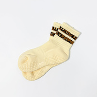 Chaussettes antidérapantes rayées personnalisées avec logo pour Pilates, Yoga, Reformer, Studio, Enfants et Jeunes - Vente en gros