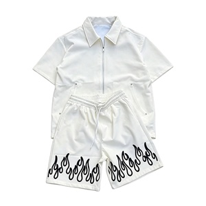 <span class=keywords><strong>Ensemble</strong></span> deux pièces pour <span class=keywords><strong>homme</strong></span> : chemise zippée à col et short imprimé flamme crème avec cordon de serrage et taille élastique – Style streetwear – Fournisseur en gros personnalisé - Product Image 1