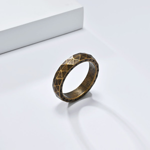 Anillo de Acero Inoxidable con Letra Vikinga y Facetas de Diamante, Estilo Nórdico Retro, Joyería Minimalista para Hombre, Regalo Personalizado - Product Image 3