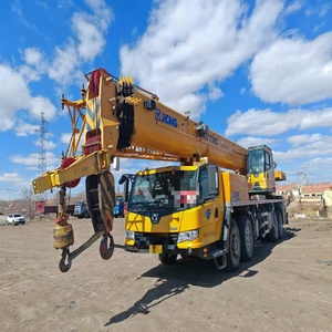 Grue mobile sur camion d'occasion QY70KC de 70 tonnes avec moteur et pompe en bon état de fonctionnement - Product Image 2