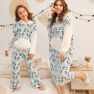 <span class=keywords><strong>Pigiama</strong></span> per mamma e Me con cappuccio con spalle scoperte con stampa <span class=keywords><strong>Panda</strong></span> in flanella termica invernale - Product Image 1