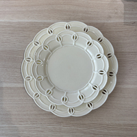 Assiettes de table en céramique vintage à dentelle ajourée, couleur crème beige, bord festonné, en porcelaine, pour banquets et événements