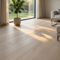 Parquet en bois d'ingénierie chêne clair moderne, lames larges, pour intérieur de villa