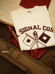 T-shirt Unisex ODM Vintage Anni '50 in Cotone 100% Traspirante, a Maniche Corte, con Collo a Barilotto, Stampa Monocromatica Serigrafata con Motivo - Product Image 3