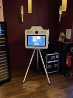 Máquina de impresora de cabina de fotos DSLR con pantalla táctil de 21,5 pulgadas con trípode y caja Cámara opcional para suministros de fiesta