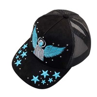 Gorra trucker de malla con frente de gamuza, decoración con bordado 3D, estilo streetwear, hip hop, gorra de béisbol para mujeres y hombres, compatible con OEM y ODM.