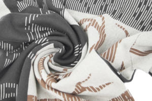 Pull en maille de coton jacquard respirant pour homme, col rond, avec logo frontal, idéal pour l'été - Product Image 3