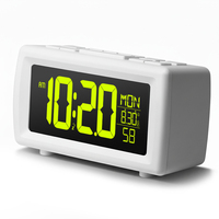 Digitales FM-Radio mit zwei Alarms und Tisch uhr mit USB-Ladegerät Modernes Design unterstützt die Anzeige der Datums woche für den Heim-oder Büro gebrauch