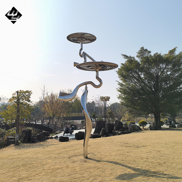Custom Large Mirror Polished Stainless Steel Sculpture Wind Kinetic Double Disc Flowing Ribbon Statue for Hotel Landscape Decor