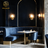 Ensemble de mobilier de luxe en velours bleu marbré pour hôtels, salons de thé et restaurants : canapé, table et chaises, banquette pour l'hôtellerie