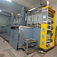 Laveuse de pièces ultrasonique automatique de type portique multi-stations avec contrôle PLC, SUS304, ligne de nettoyage et de séchage par immersion à 5 réservoirs