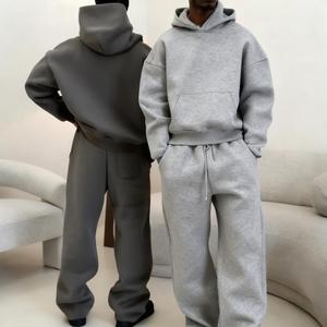 Servizio OEM Tuta Sportiva da Uomo con Felpa e Pantaloni Stampati, Stile Streetwear Oversize - Product Image 1