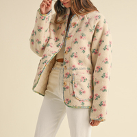 Veste en sherpa à manches longues avec imprimé floral et bordure contrastée