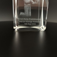 Bloc de cristal gravé au laser 3d personnalisé avec cadeaux pour garçons de première communion