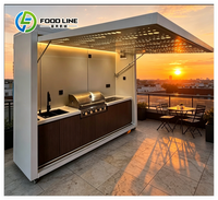 Solution tout-en-un pour cuisine extérieure moderne haut de gamme, du barbecue compact au configurations de luxe avec barbecue à gaz, évier et kamado