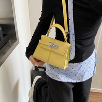 Kieselstein-Optik Mini-Klapptasche mit Metallverschluss PU-Umhängetasche für Damen Täglicher Arbeitsweg