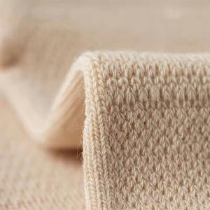 Chaussettes de Pilates personnalisées de haute qualité, antidérapantes, avec grip, pour femmes, chaussettes de barre, avec logo personnalisé, chaussettes de cheville en gros - Product Image 2