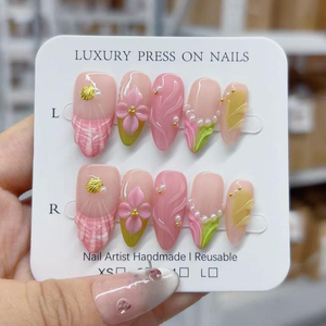 Fournisseur OEM de <span class=keywords><strong>faux</strong></span> <span class=keywords><strong>ongles</strong></span> en acrylique courts en forme d'amande, faits à la main en 3D, avec étiquette privée - Product Image 4