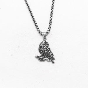 Collar de Acero de Titanio Estilo Gótico Europeo yunnique, Joyería Unisex con Colgante de Pájaro Retro, Diseño de Cuervo - Product Image 1