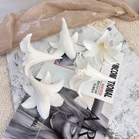 Fleur artificielle en soie de lys, tête de fleur pour décoration de plafond de mariage, fleur artificielle décorative pour la pièce