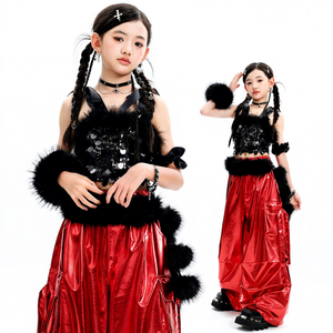 Costumes de <span class=keywords><strong>danse</strong></span> jazz pour filles, pantalon cargo rouge métallisé, haut à bretelles noir à paillettes, garniture en fourrure, ensemble de vêtements de scène pour enfants - Product Image 2