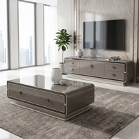 Ensemble de table basse et meuble TV en bois laqué gris brillant de luxe italien moderne avec garniture métallique et tiroirs de rangement, écologique pour salon