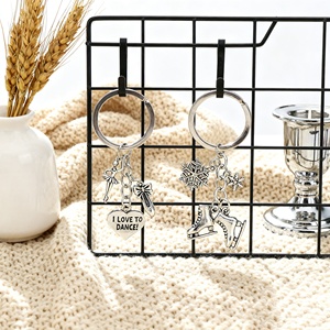 Me encanta bailar llavero patinaje nieve zapatos encantos deporte estilo llavero maquillaje colgante vino llavero para mujer tenis joyería - Product Image 1