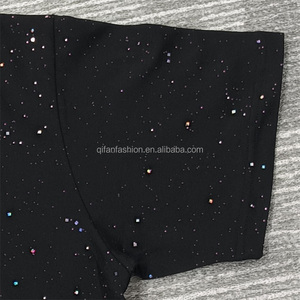 T-Shirt personalizzata con strass in polvere e Glitter cielo stellato nero da uomo - Product Image 5