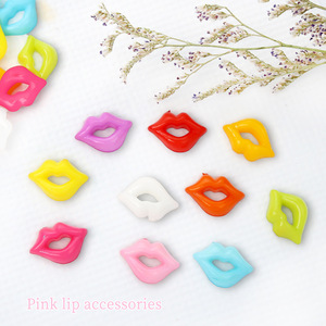 Accessoires pour ongles en résine 3D en gros, motifs lèvres rouges volumineuses - Product Image 6