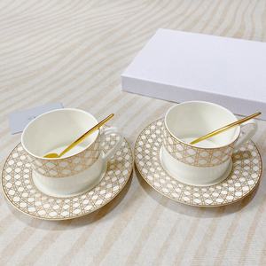 Service de table en porcelaine fine de style européen doré, 41 pièces, avec assiette à fruits exquise - Product Image 4