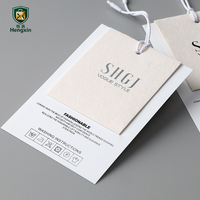 Étiquette en papier gaufré personnalisée, étiquette suspendue pour vêtements, logo personnalisé, étiquette de marque pour vêtements
