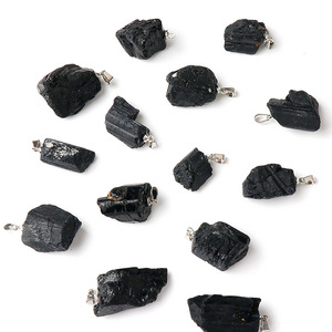 Halskette mit Rohschwarzem Turmalin Anhänger, Unregelmäßig Geformter Kristall, Schmuck aus Naturmineralien, Raucher Kristall Y-Kette - Product Image 3
