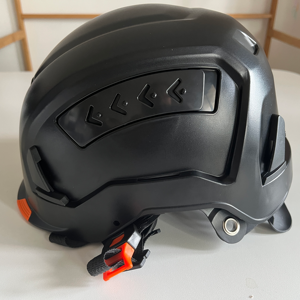 Casque de spéléologie en ABS à fort impact avec lampe à LED Casque de sécurité industrielle avec visière lors des activités de sauvetage et d'alpinisme - Product Image 1