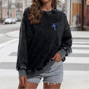 Sudadera Religiosa Personalizada para Mujer, Sudadera con Capucha de Cuello Redondo con Lavado Ácido Vintage y Gráfico de Jesús, Sudadera Cristiana para Invierno - Product Image 1