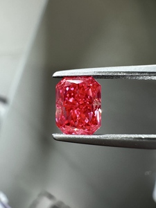 Anster - Diamante Radiante Rojo Sangre de Pichón Cultivado en Laboratorio de 1-10 Quilates, Varias Formas, Diamante Rojo Fantasía, Diamante CVD Creado en Laboratorio para Anillo - Product Image 2