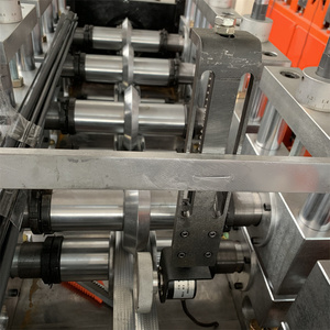 เครื่องขึ้นรูปม้วนเหล็กอะลูมิเนียมสำหรับทำขอบหยดน้ำรูปตัววี รูปตัวแอล สำหรับหลังคาและผนังเหล็กเบาชนิดพิเศษที่ปรับแต่งได้ - Product Image 5