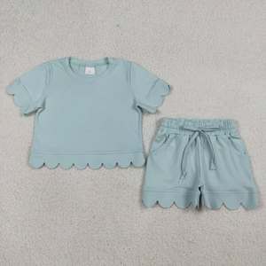 Ensemble court 2 pièces en coton pour petites filles, couleur unie, bord festonné, prêt à expédier, tenues d'été de boutique en gros - Product Image 5