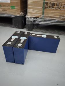 CALB 130Ah <span class=keywords><strong>3</strong></span>.2V Batterie prismatique au lithium-ion 130Ah Cellule Lifepo4 Rechargeable 135Ah 140Ah Cellules LFP - Product Image 5