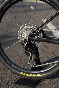 Bicicleta de Montaña Elite <span class=keywords><strong>SRAM</strong></span> AXS 12s de Fibra de Carbono, Sillín Impreso en 3D, Pedales Ordinarios Ultraligeros Premium para Carreras XC Avanzadas - Product Image 5