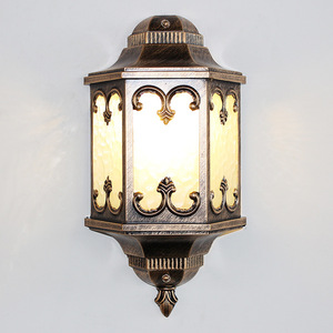 Lanterne murale extérieure en alliage d'aluminium, lumière LED étanche 110-240V, utilisation en jardin, lumière du jour 5000K, garantie 10 ans, CRI 90 - Product Image 2
