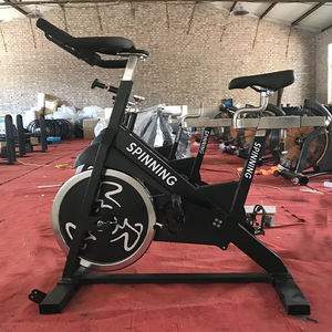 Équipement de gymnastique d'entraînement cardio de couleur personnalisée vélo d'exercice de rotation magnétique commercial en fer à repasser pour la musculation - Product Image 3