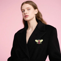 Stock en gros rose Girly métal broche Badges INS-Style mode élément émail téléphone autocollants pull veste broches décor personnalisé