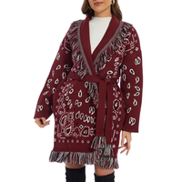 2025 Vente en Gros Europe Manteau Pull Ample en Laine Épaisse Tricot Jacquard Long Cardigan Tricoté à Revers et Pompon avec Ceinture pour Femme