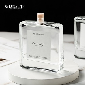 Diffuseur <span class=keywords><strong>de</strong></span> parfum <span class=keywords><strong>en</strong></span> gros style INS minimaliste avec bouteille <span class=keywords><strong>en</strong></span> <span class=keywords><strong>verre</strong></span> transparent |   Diffuseur d'huiles essentielles <span class=keywords><strong>de</strong></span> 120 ml pour la revente <span class=keywords><strong>en</strong></span> <span class=keywords><strong>ligne</strong></span> - Product Image 2