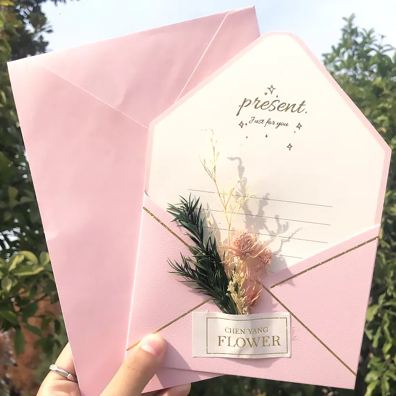 Cartes d'invitations de mariage de fleurs séchées personnalisées directes d'usine pour créer votre journée parfaite avec élégance florale