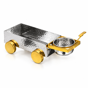 Bandeja de Servir Rectangular de Acero Inoxidable Martillado, Color Plateado con Ruedas Doradas, para Decoración de Comedor - Product Image 1