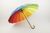 Parasol de plage manuel Rainbow Wholesale à 16 baleines, manche en bois, mât droit, en tissu résistant, pour cadeaux promotionnels d'entreprise