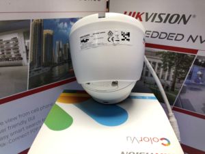 Cámara tipo torreta Hikvision 4MP ColorVu DS-2CD1347G2-L(UF) Gran angular con audio incorporado H.265 IP67 Cámara de vigilancia PoE resistente al agua - Product Image 3